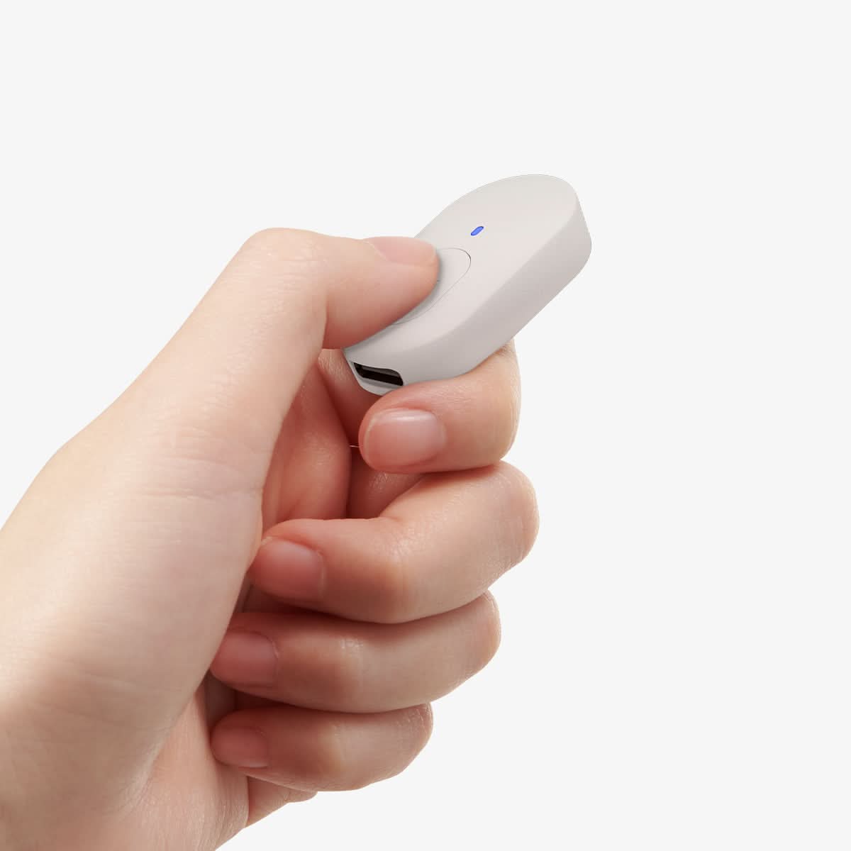 AMP09535 - s581w selfie stick magfit in dune beige showing a hand holding the device camera tool on a selfie stick