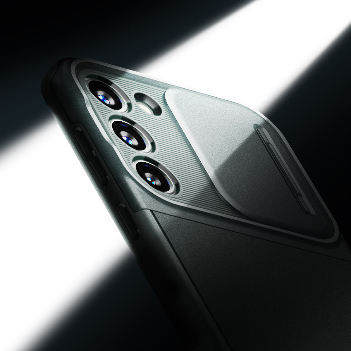 ACS06088 - Galaxy S23 Case Optik Armor in abyss green showing shine in the camera.