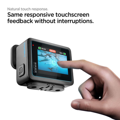 AGL09190 - HERO Glas.tR SLIM in Clear showing the natural touch response. same responsive touchscreen feedback without interruptions